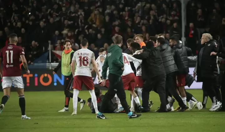 Sparta Prag - Galatasaray maçı bitti, tekmeler havada uçuştu