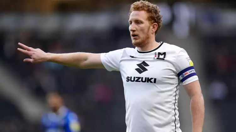 Dünyanın en sadık futbolcusu 900 maçı geçti! Dean Lewington...