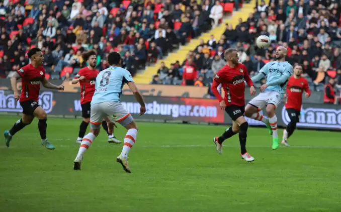 Başakşehir, Gaziantep FK'ı 2-0 mağlup etti! İşte Puan Durumu