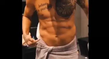 Yıldız futbolcu böyle isyan etti: "Göbekli diyenler için çek"