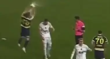 Sakatlanma pahasına rakibini korumuştu! Ödül geldi...