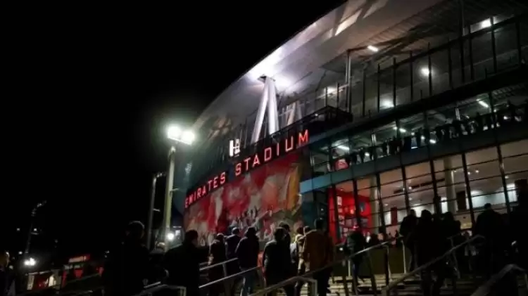 Arsenal futbolcuları düşündü: Stadına ibadet odası açtı