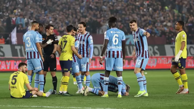 Trabzonspor - Fenerbahçe maçında olaylar çıktı, maç durdu