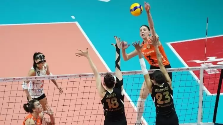 Eczacıbaşı, dev maçta final için bir adım ön geçti! VakıfBank...