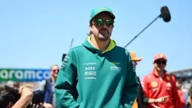 Fernando Alonso, 2026'ya kadar imzayı attı