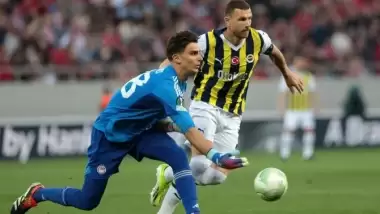 Fenerbahçe'nin yıldızından Olympiakos taraftarlarına Türk bayrağıyla cevap