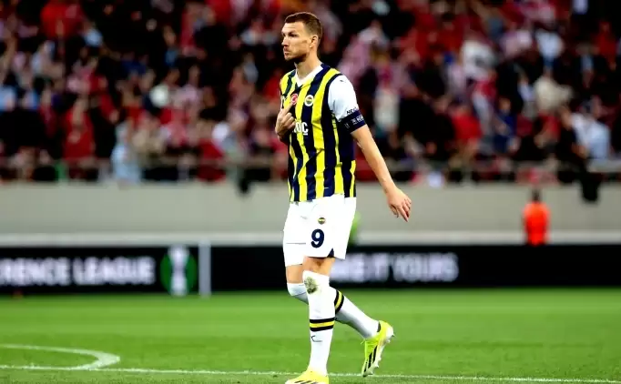 Edin Dzeko'nun Türk bayrağını göstermesi Yunanistan'da olay oldu! Fenerbahçe...