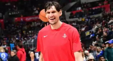 Bilerek serbest atışı kaçırdı, bütün salon bedava tavuk kazandı