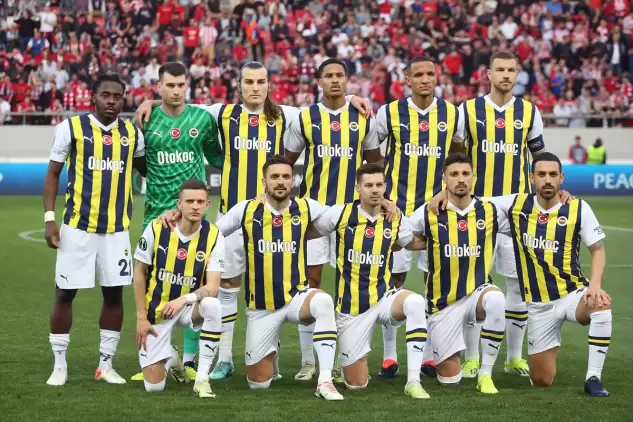 Fenerbahçe'de sezon sonunda 3 futbolcu ile yollar ayrılacak 