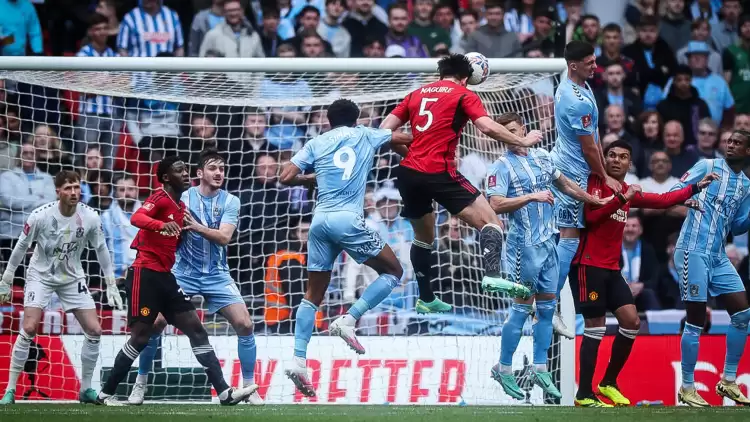 FA Cup'ta mucizevi geri dönüş: Manchester United sallandı ama yıkılmadı!