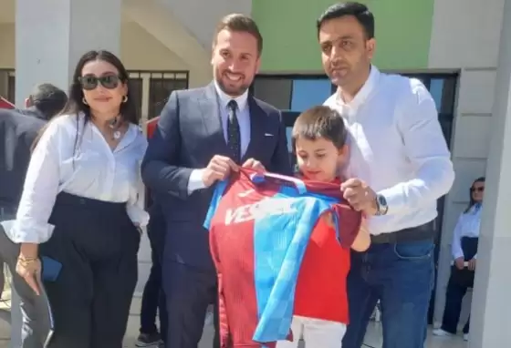 Trabzonspor, özel çocuklara forma hediye etti