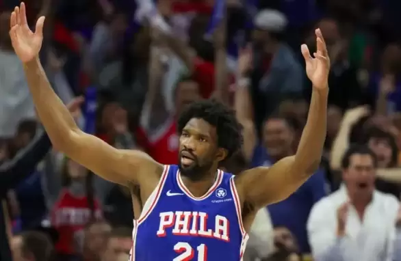 Elini sallasa 50'si! 76ers play-off'ta Embiid ile "varım" dedi