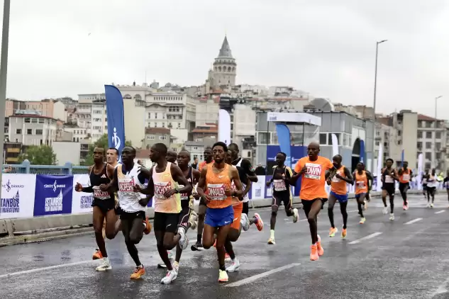 Türkiye İş Bankası 19. İstanbul Yarı Maratonu’nda yağmurla gelen rekor