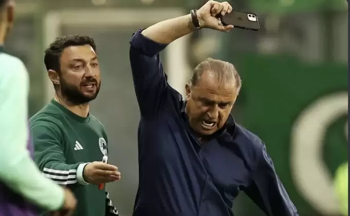 Fatih Terim'e büyük şok! Cep telefonunu fırlattı! İşte Yunanistan Ligi puan durumu...