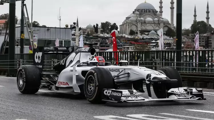 Bakan açıkladı: Formula 1 İstanbul'a geri dönüyor!