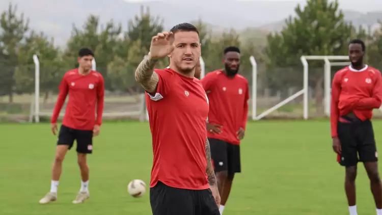 Sivasspor'da Rey Manaj takımla çalıştı