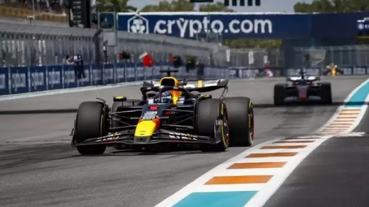 Formula 1'de gelenek bozulmadı Verstappen ilk sırayı aldı