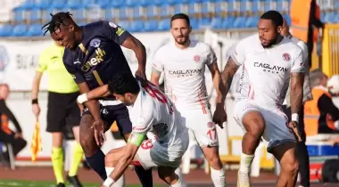 3 haftadır galibiyete de, maçı 11 kişi bitirmeye de hasret kaldılar