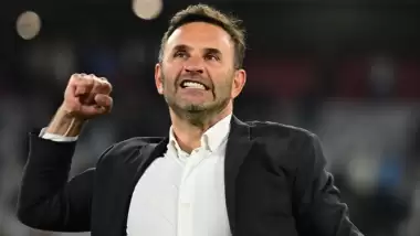 Okan Buruk üç yıldızın biletini kesti