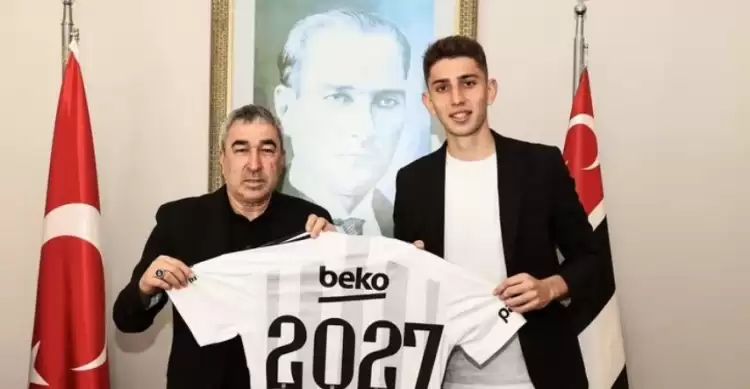 Beşiktaş, genç futbolcusu Demir Ege Tıknaz'ın sözleşmesini uzattı