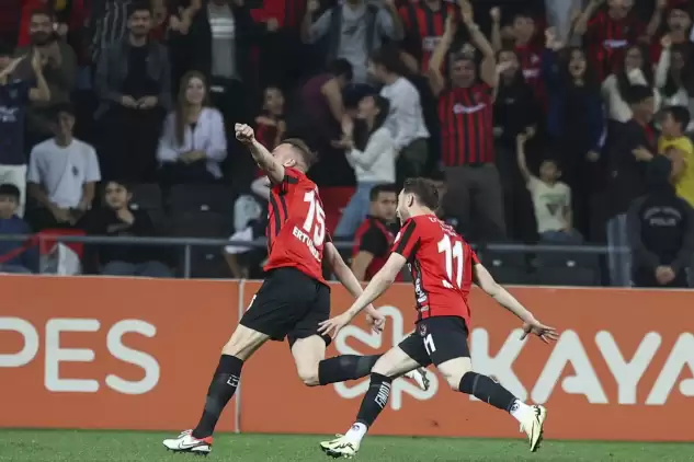 Gaziantep FK Karagümrük'ü geçti, stadyum yıkıldı 