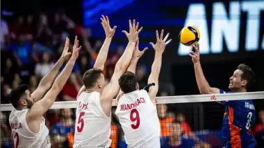 Milliler elindeki maçı Hollanda'ya verdi!