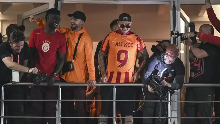 Galatasaray şampiyonluğu Florya'da taraftarıyla kutladı! Mauro Icardi, "Ali Koç forması" giydi