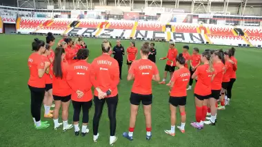 A Milli Kadın Futbol Takımı, Erzincan'da hazırlıklarını sürdürdü