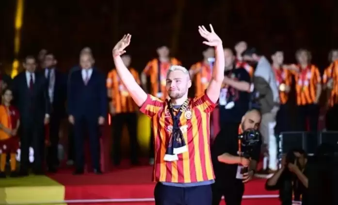 Galatasaray'da Victor Nelsson'un taraftara isyanının perde arkası ortaya çıktı 