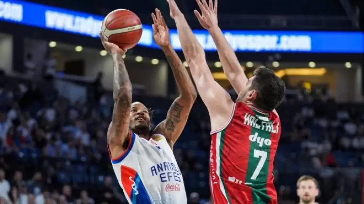 Anadolu Efes, Pınar Karşıyaka'yı yine geçti!