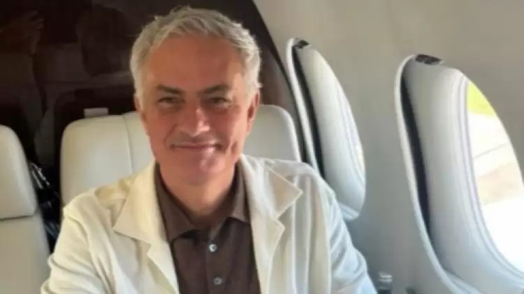 Jose Mourinho'nun İstanbul yolculuğundan ilk fotoğraf! Uçağa bindi, geliyor... 