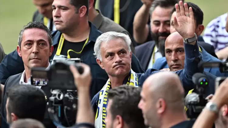 Fenerbahçe'nin yeni çalıştırıcısı Mourinho, Avrupa'da üç kupayı kazanan tek isim