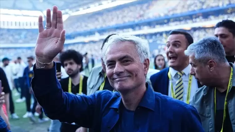 Mourinho, oğlunun arkadaşını Fenerbahçe'ye getiriyor