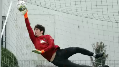 Real Sociedad'dan Galatasaray'ın 19 yaşındaki kalecisine transfer kancası