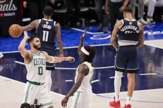 Boston Celtics, final serisinde Dallas Mavericks'i bozguna uğrattı! 