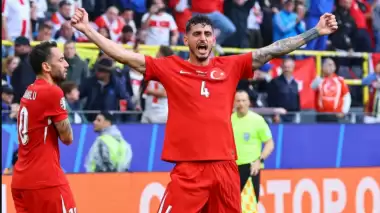 Samet Akaydin büyük oynadı! Tüm futbolcular tebrik etti...