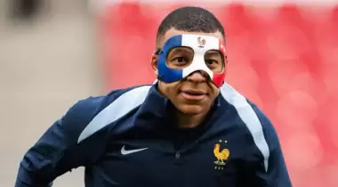 UEFA'dan Mbappe'ye Fransa maskesi engeli