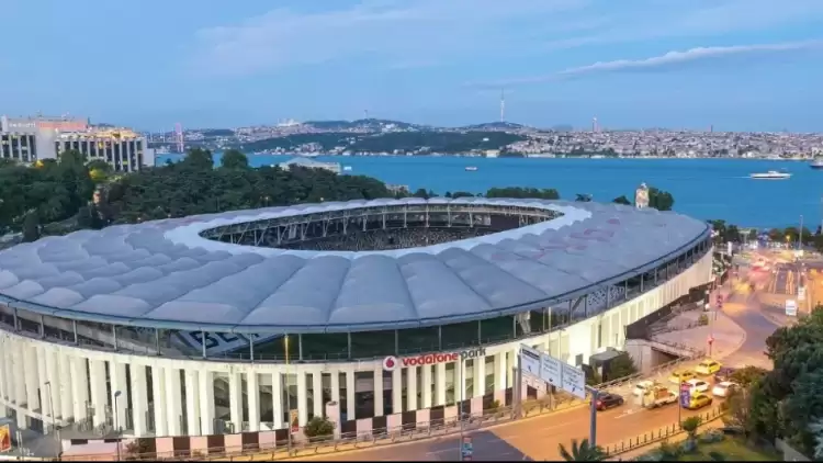 Beşiktaş Tüpraş Stadyumu'nda alevler yükseldi! Yangın..