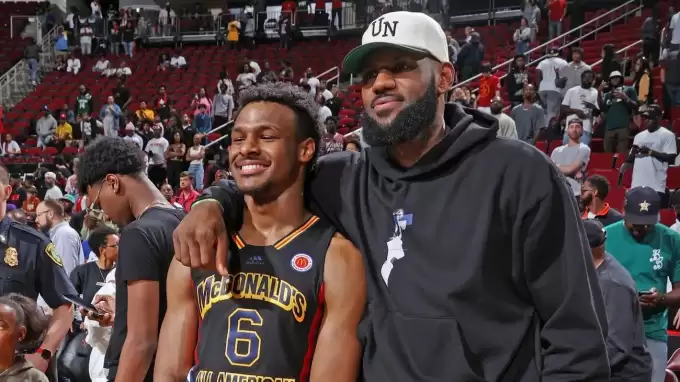 NBA tarihinde bir ilk: LeBron James ve oğlu aynı takımda...