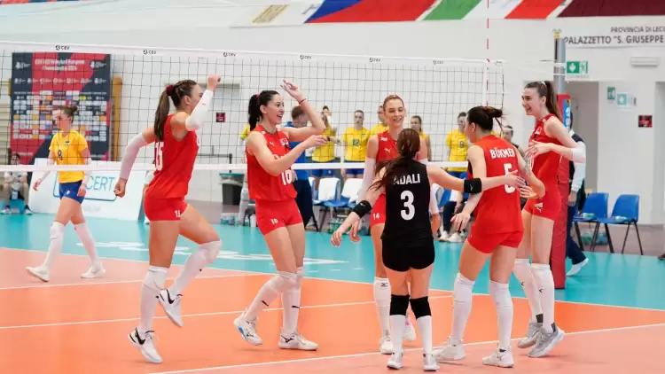 Litvanya'yı yenen 22 Yaş Altı Kadın Milli Voleybol Takımı yarı finalde!