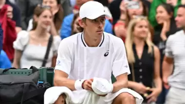 De Minaur çekildi Djokovic yarı finale yükseldi!