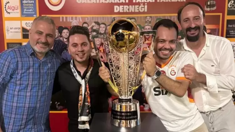 Galatasaray'ın 24. şampiyonluk kupası, taraftarlarla buluştu