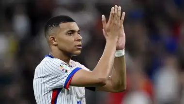 Kylian Mbappe'ye dev imza töreni