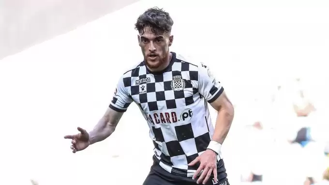 Trabzonspor yeni sağ bekini buldu! Sözleşmesini fesheden Meunier'in yerine geliyor...