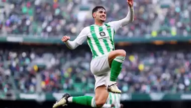 Galatasaray, o isim için tekrar devrede! Orta saha...