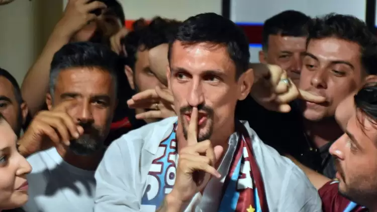 Karadağlı futbolcu Stefan Savic, transfer görüşmeleri için Trabzon'a geldi