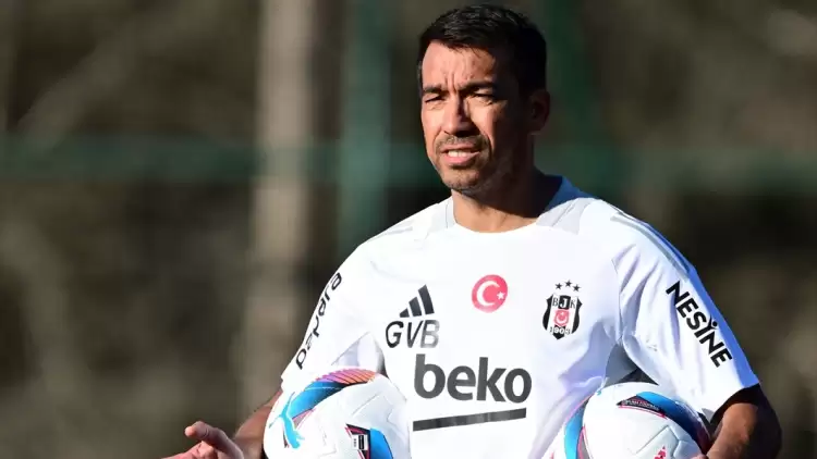 Beşiktaş’ta Giovanni van Bronckhorst 11'ini belirledi