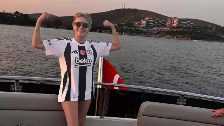 Sharon Stone'un Beşiktaş aşkı! Formayı giydi, poz verdi