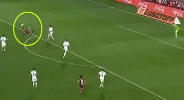 Puskas ödülünün sahibi şimdiden belli gibi! Ceza sahası dışından müthiş röveşata golü