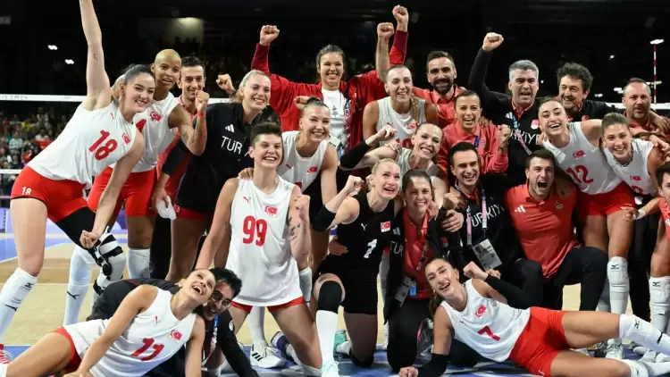 Türkiye - İtalya voleybol maçı dev ekranlarda